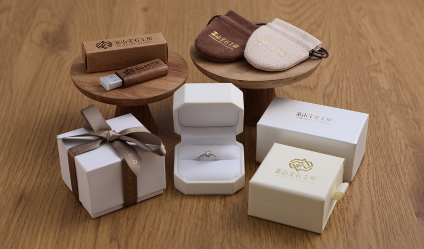 オリジナルケース or ペアリングポーチ